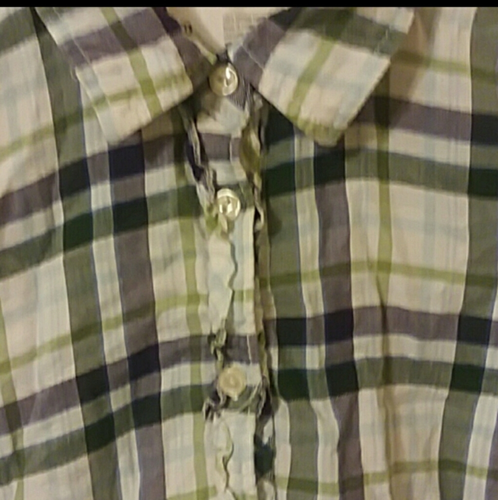 Aeropostale Button up that is plaid worn a handful of times - Picture 3 of 3